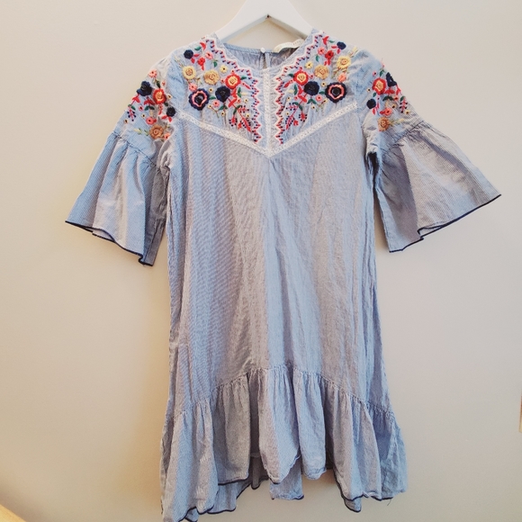 Zara seersucker stripes in blue and white with floral embroidery details - Picture 2 of 8